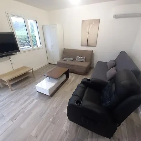 Petite Maison Mitoyenne, 1 Grande Piece Avec Jardin *