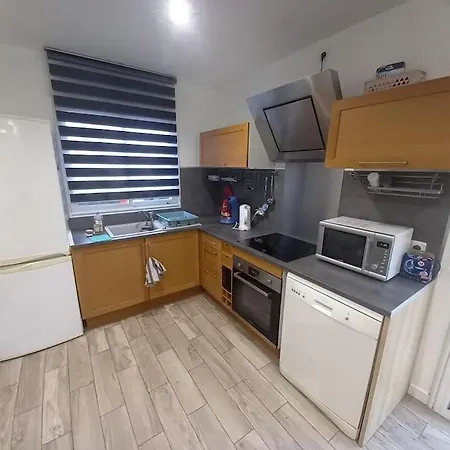 Petite Maison Mitoyenne, 1 Grande Piece Avec Jardin *