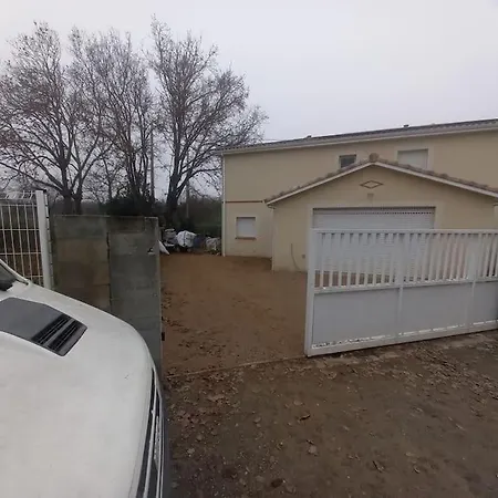 Σπίτι διακοπών Petite Maison Mitoyenne, 1 Grande Piece Avec Jardin *