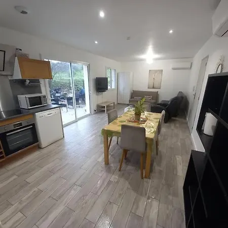 Σπίτι διακοπών Petite Maison Mitoyenne, 1 Grande Piece Avec Jardin
